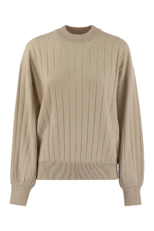 BRUNELLO CUCINELLI Luxurious Cashmere V-Neck Sweater with Elegant Monile Necklace Detail